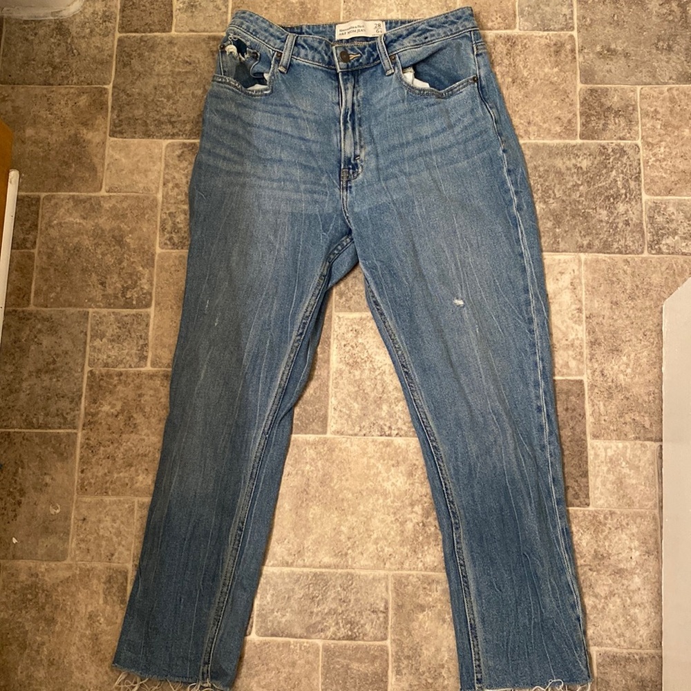 Curve love Abercrombie and Fitch mom jeans!